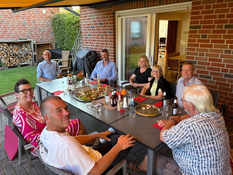 In lockerer Runde fand der Informationsaustausch zwischen der Wählergruppe Wir-Für-Steinfurt bei Mobilé statt.